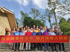 情 满 中 秋 叙 乡 情